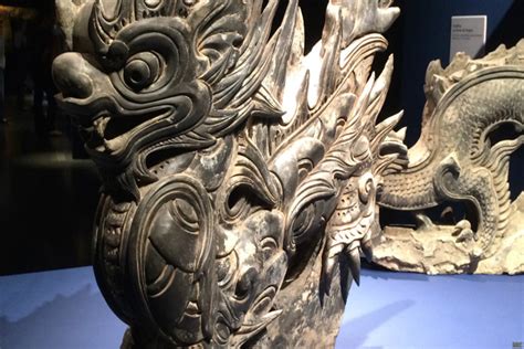 What Does Winds Whispering Through Stone Reveal About Vietnamese Sculpture?